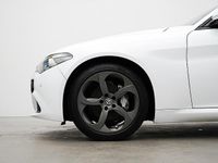 Begagnad Alfa Romeo Giulia Super 200 HK (147 kW) 2018 Vit Sedan