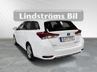 begagnad Toyota Auris 1.8 e-CVT 136hk Executive Skyview V-hjul