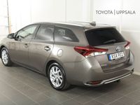 begagnad Toyota Auris Kombi 1.8 Elhybrid Executive Skyview Dragkrok