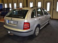 Begagnad Skoda Fabia 64 HK (47 kW) 2003 Silver Halvkombi