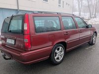 Begagnad Volvo V70 170 HK (125 kW) 1999 Vinröd Kombi