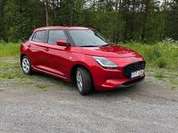 Begagnad Suzuki Swift 83 HK (61 kW) 2024 Röd Halvkombi