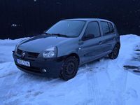 Begagnad Renault Clio II Expression 75 HK (55 kW) 2003 Grå Halvkombi
