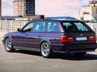 Begagnad BMW M5 340 HK (250 kW) 1993 Violet Kombi