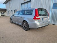 Begagnad Volvo V70 Momentum 181 HK (133 kW) 2014 Grå Kombi
