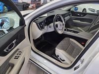 Begagnad Volvo V60 Momentum 197 HK (144 kW) 2021 Vit Kombi