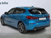 Begagnad BMW 118 Sport Line 136 HK (100 kW) 2022 Blå Halvkombi