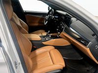 Begagnad BMW 530e Shadowline 2023 Vit Kombi