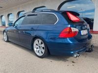 Begagnad BMW 330 232 HK (170 kW) 2006 Mörkblå (mysticblåmetallic) Kombi