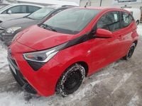 Begagnad Toyota Aygo X-play 72 HK (52 kW) 2021 Röd Halvkombi