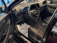 Ny Hyundai i20 Essential 84 HK (61 kW) 2025 Svart Halvkombi