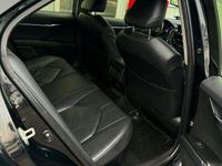 Begagnad Toyota Camry Hybrid 218 HK (160 kW) 2022