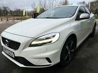 Begagnad Volvo V40 R-Design 150 HK (110 kW) 2019 Vit Halvkombi