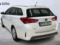 Begagnad Toyota Auris Touring Sports Active 137 HK (100 kW) 2013 Vit Kombi