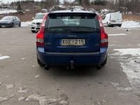 Begagnad Volvo V50 Momentum 220 HK (161 kW) 2005 Blå Kombi