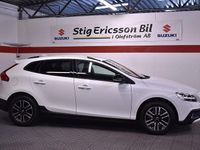 Begagnad Volvo V40 Momentum 150 HK (110 kW) 2017 Vit Halvkombi