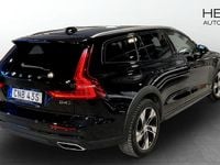 Begagnad Volvo V60 CC Momentum 190 HK (139 kW) 2021 Svart Kombi