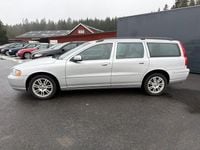 Begagnad Volvo V70 Momentum 140 HK (102 kW) 2007 Grå Kombi