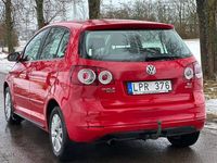 Begagnad VW Golf Plus Cross 105 HK (77 kW) 2011 Classic röd Minibuss
