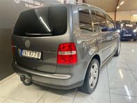 begagnad VW Touran 2.0 FSI Manuell, 150hk