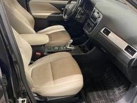 Begagnad Mitsubishi Outlander 203 HK (149 kW) 2014 Perl black SUV