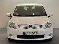 Begagnad Toyota Auris Plus 90 HK (66 kW) 2011 Vit Halvkombi