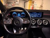 Begagnad Mercedes A180 136 HK (100 kW) 2022 Nattsvart Halvkombi