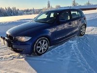 Begagnad BMW 118 143 HK (105 kW) 2009 Montego metallic blue a51 Halvkombi