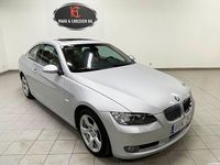 Begagnad BMW 325 218 HK (160 kW) 2006 Ljusgrå Sportkupé