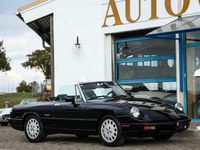Begagnad Alfa Romeo Spider 126 HK (92 kW) 1993 Svart metallic Cab
