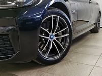 begagnad BMW 530 e xDrive Touring M-sport Panorama Läder Värmare Drag