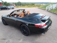 Begagnad Porsche 911 Carrera 4 301 HK (221 kW) 2001 Svart Cab