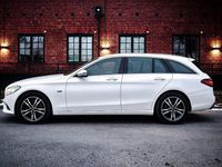Begagnad Mercedes C300 Avantgarde 320 HK (235 kW) 2021