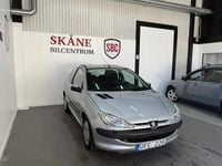 Begagnad Peugeot 206 75 HK (55 kW) 2003 Ljusgrå Halvkombi