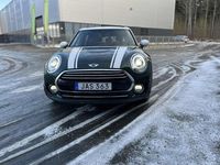 Begagnad Mini Cooper Clubman 150 HK (110 kW) 2016 British racing green med vita stripes Kombi
