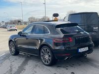 begagnad Porsche Macan Turbo PDK Pano+Drag Luftfj Svensksåld