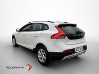 Begagnad Volvo V40 Momentum 150 HK (110 kW) 2014 Vit Halvkombi