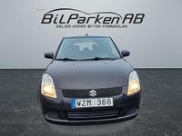 Begagnad Suzuki Swift 92 HK (67 kW) 2005 Svart Halvkombi