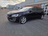 Begagnad Volvo V60 Momentum 231 HK (169 kW) 2017 Svart Kombi