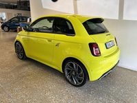 Begagnad Abarth 500e Scorpionissima 114 kW (155 HK) 2023 Grön Halvkombi