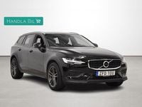 Begagnad Volvo V60 CC Momentum 197 HK (144 kW) 2022 Svart Kombi