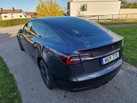 begagnad Tesla Model 3 Grå med tonade rutor