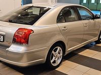 begagnad Toyota Avensis Liftback 2.0 D-4 VVT-i 2006, Halvkombi