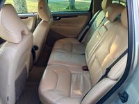 Begagnad Volvo XC70 Momentum 163 HK (119 kW) 2005 Grön SUV