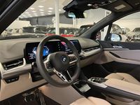 Begagnad BMW 230e Active Tourer M Sport 2024 Svart Minibuss