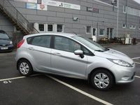 Begagnad Ford Fiesta 70 HK (51 kW) 2013 Grå Halvkombi