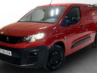 Begagnad Peugeot Partner 131 HK (96 kW) 2020 Röd Minibuss