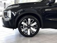 Ny Mitsubishi Outlander P-HEV Invite 306 HK (225 kW) 2025 Moonstone grå SUV