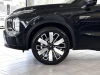 Ny Mitsubishi Outlander P-HEV Invite 306 HK (225 kW) 2025 Moonstone grå SUV