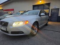 Begagnad Volvo V70 Momentum 185 HK (136 kW) 2008 Ljusgrå Kombi
